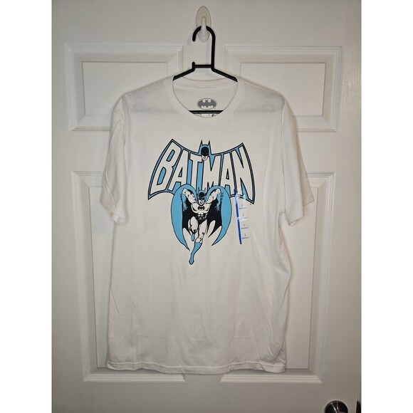 NWT Batman T Shirt Mens Large White Short Sleeve DC Classics Retro Logo Graphic - Picture 1 of 3